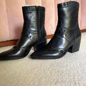 NIB Call Me The Breeze Maisie Moon Phase Leather Boots in Onyx Size 36